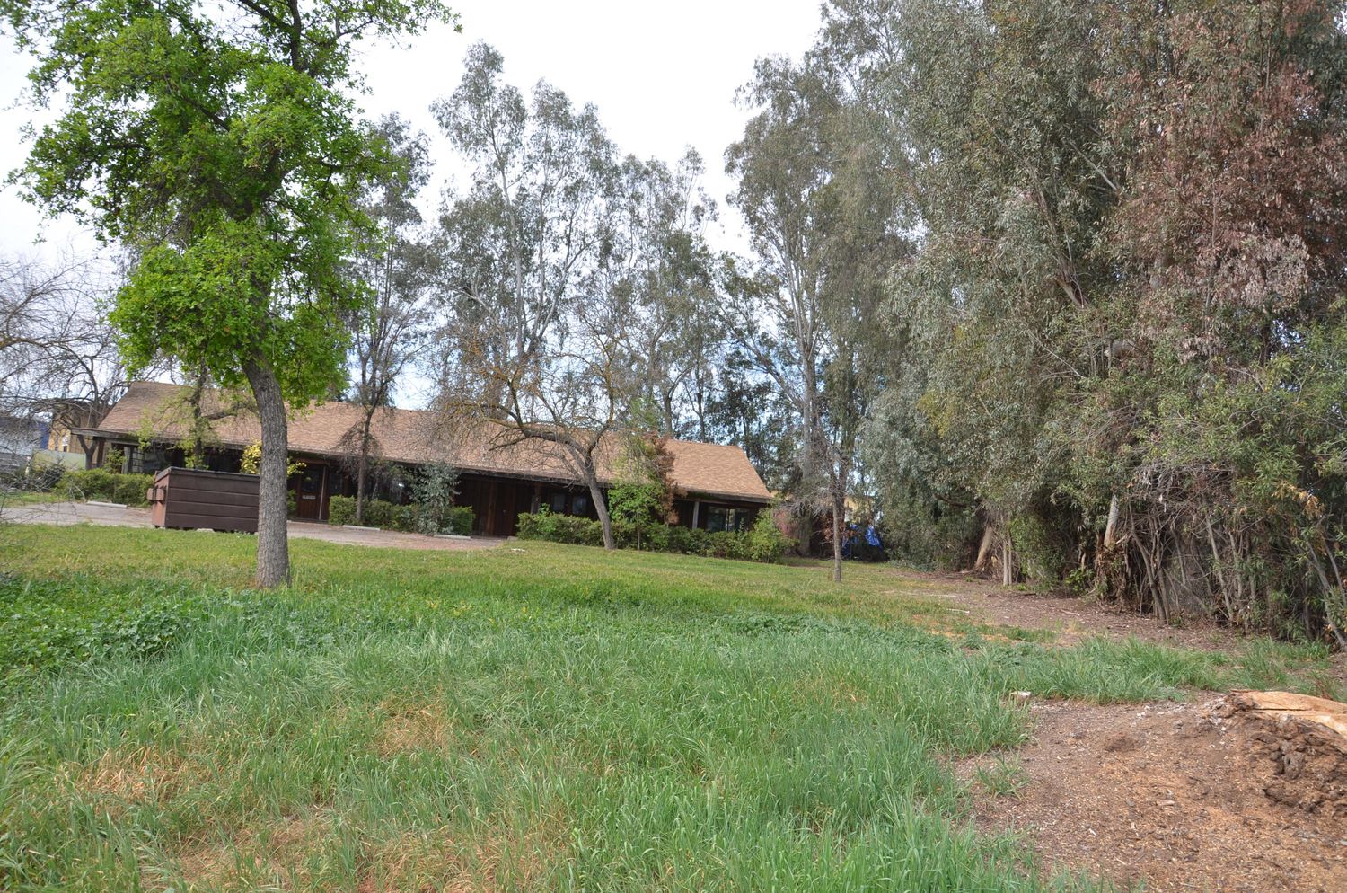 115 N Valley Oaks Dr, Visalia, CA 93292